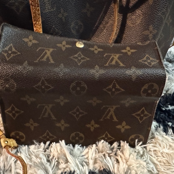 Louis Vuitton Neverfull MM & Wallet - Picture 14 of 16